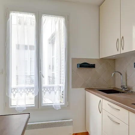 Апартаменты Bnbnova - 1br Eiffel Tower & Rue Cler *